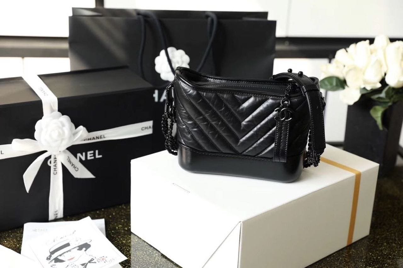 Chanel Chevron Gabrielle Hobo Bag 20cm Aged Calfskin Leather Spring/Summer Act 1 Collection, So Black - Image 3