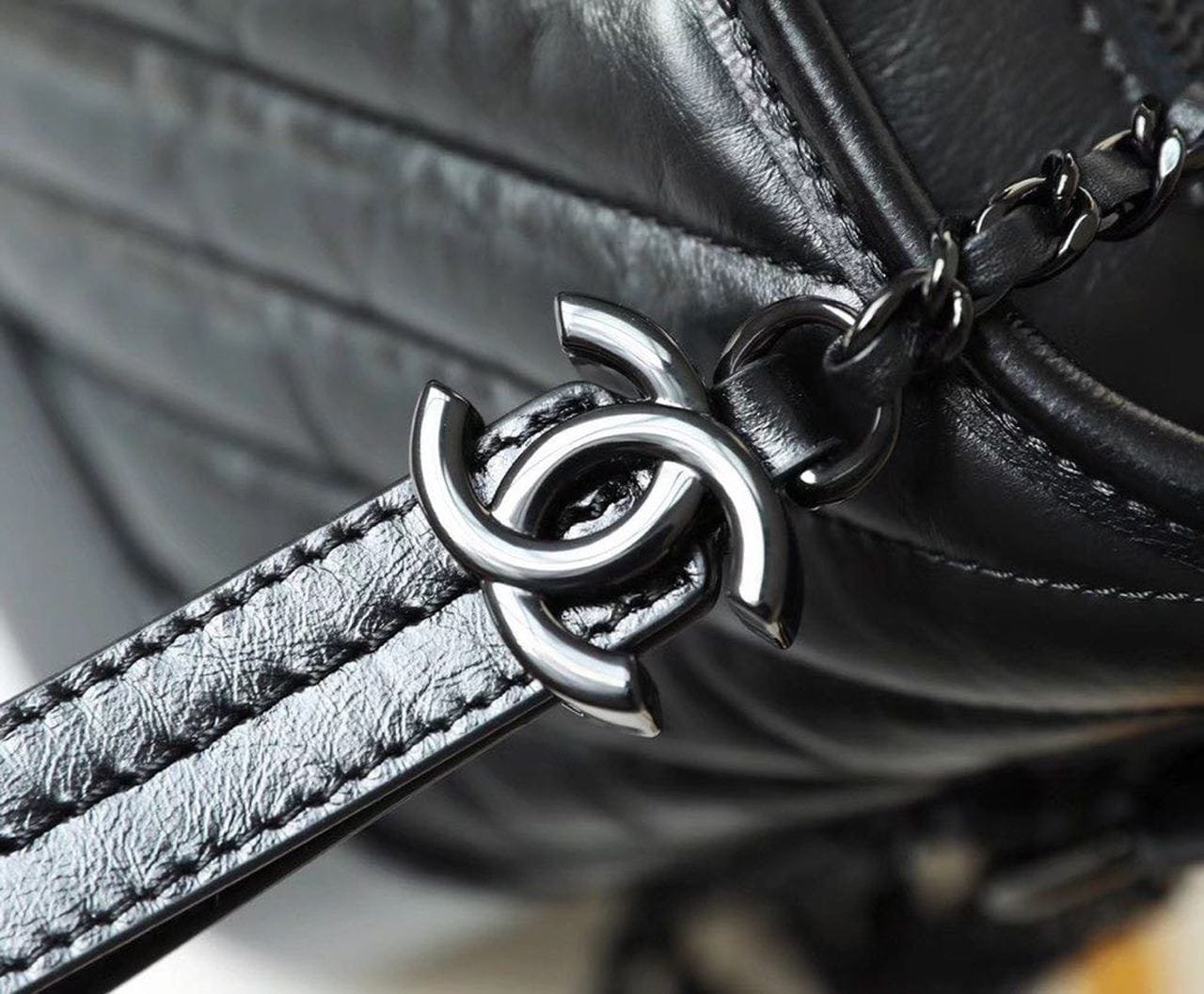 Chanel Chevron Gabrielle Hobo Bag 20cm Aged Calfskin Leather Spring/Summer Act 1 Collection, So Black - Image 8