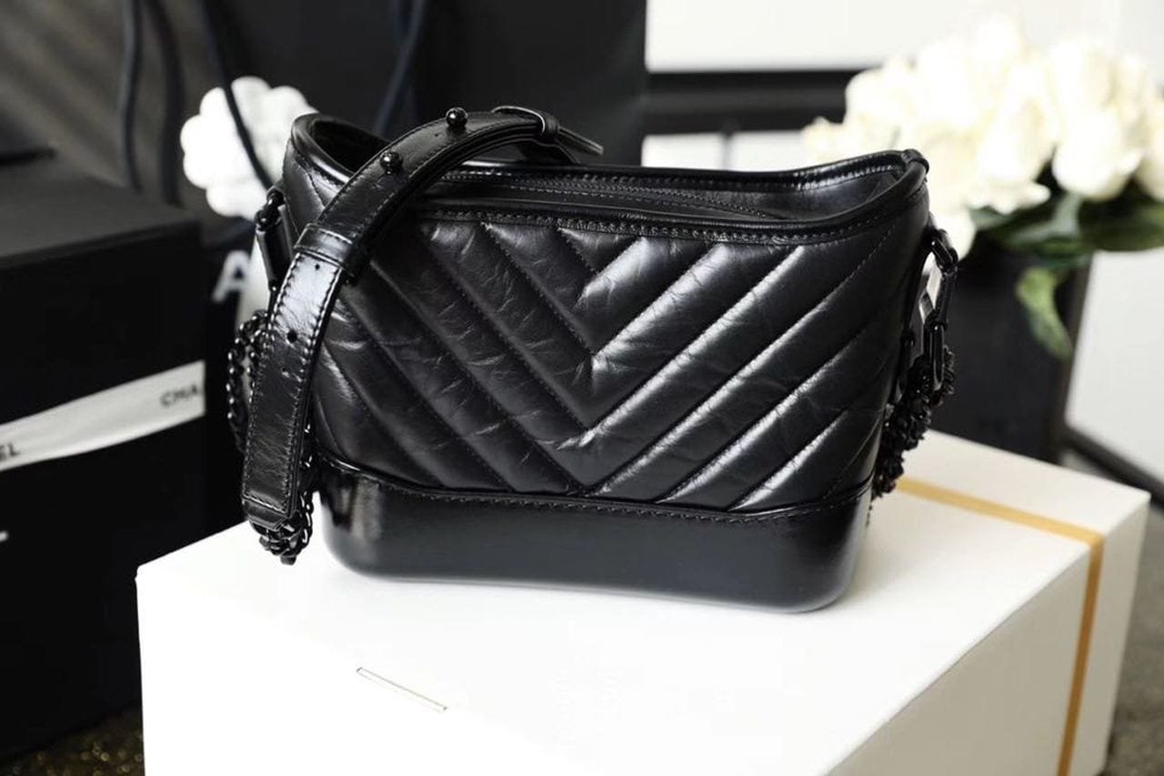 Chanel Chevron Gabrielle Hobo Bag 20cm Aged Calfskin Leather Spring/Summer Act 1 Collection, So Black - Image 9