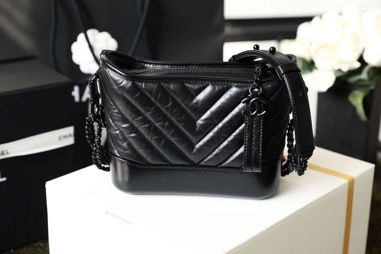 Chanel Chevron Gabrielle Hobo Bag 20cm Aged Calfskin Leather Spring/Summer Act 1 Collection, So Black - Image 5