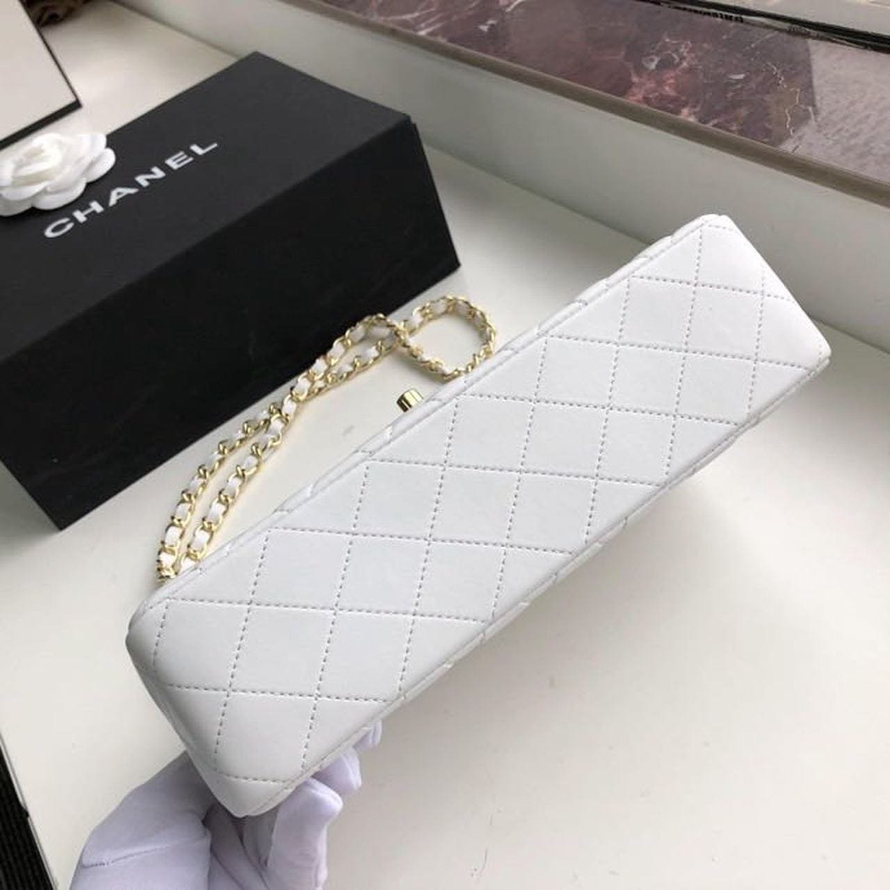Chanel Classic Flap Bag 25cm Gold Hardware Lambskin Leather Spring/Summer Collection White - Image 4