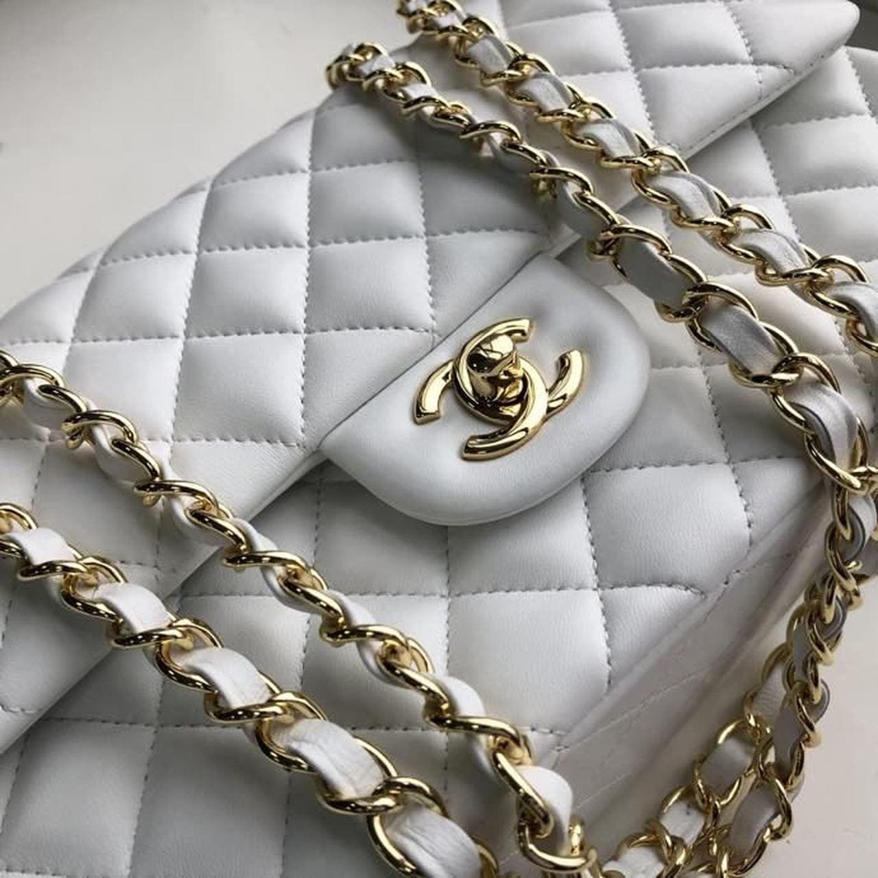 Chanel Classic Flap Bag 25cm Gold Hardware Lambskin Leather Spring/Summer Collection White - Image 6