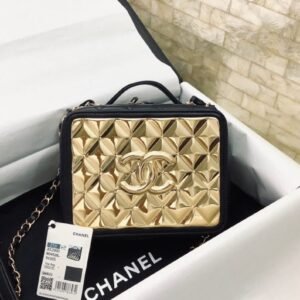 Chanel 21 22 Vanity Casebag 19cm Gold Toned